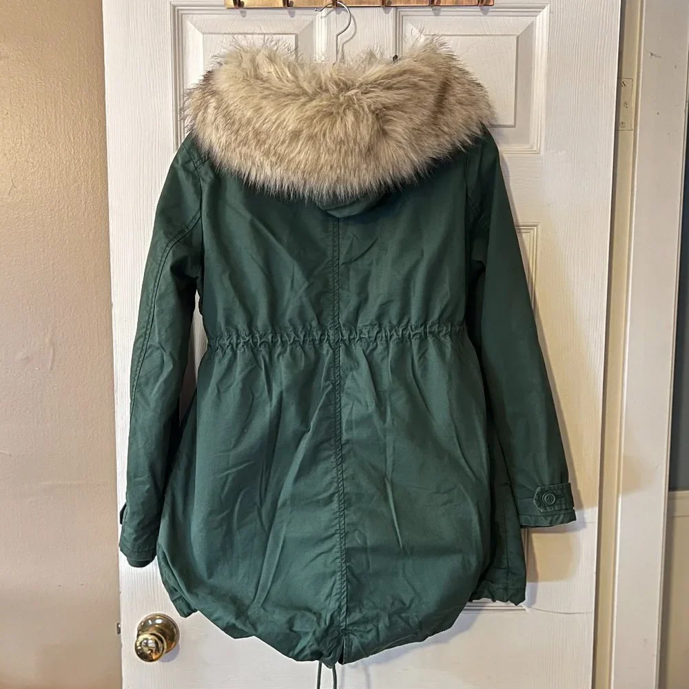 GAP Women’s Sherpa Lined Green Jacket, Removable Faux Fur Hood & Lining - Picture 2 of 8